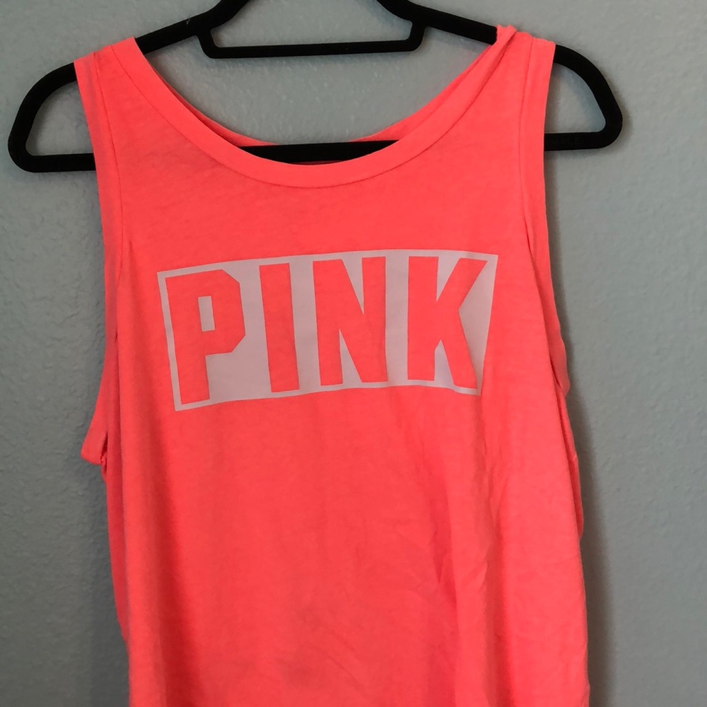 PINK VS TANK CORAL
